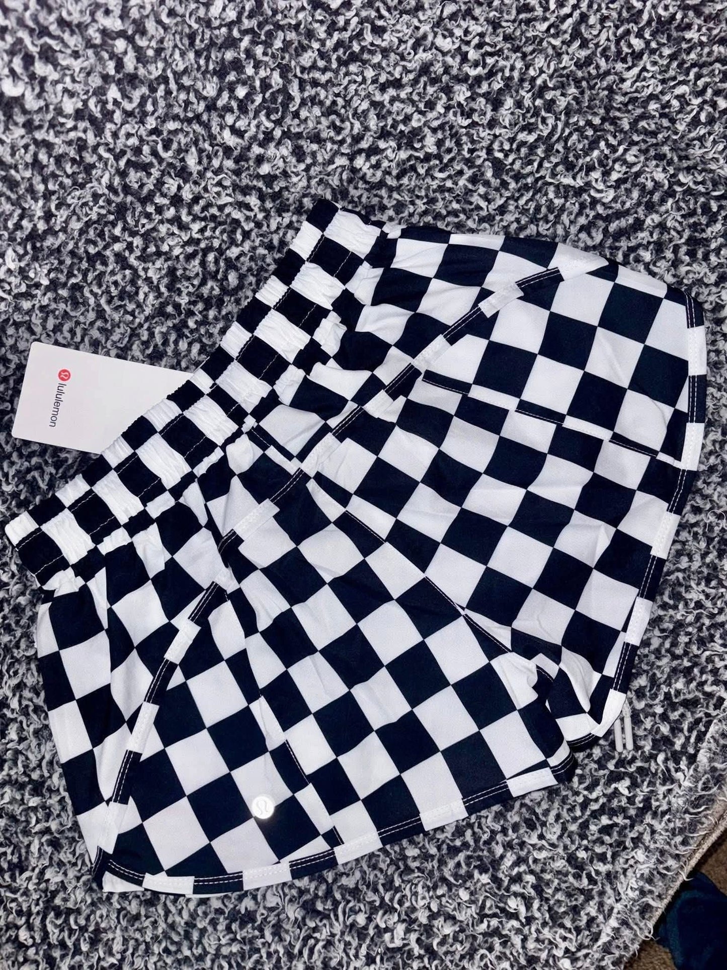 π Lu Checker Shorts