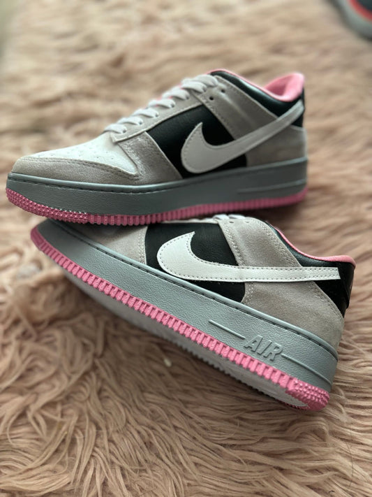 NKE Grey/Pink Sneaker
