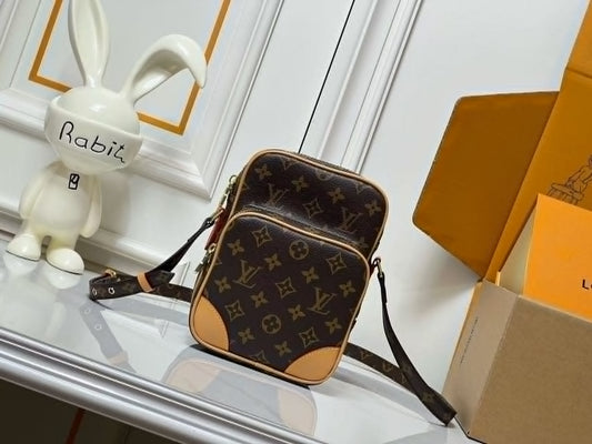L Crossbody Bag